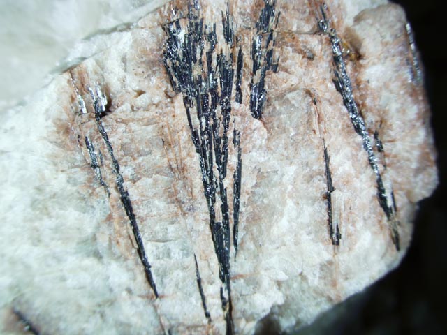 Kobeite-(Y)