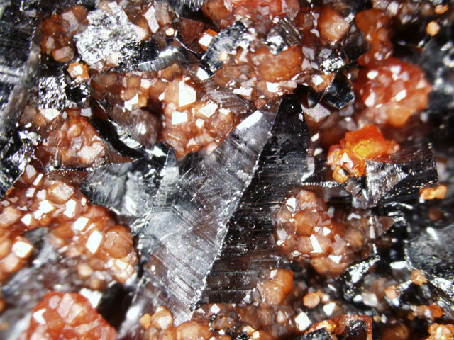 Braunite (Braunite II) with Andradite
