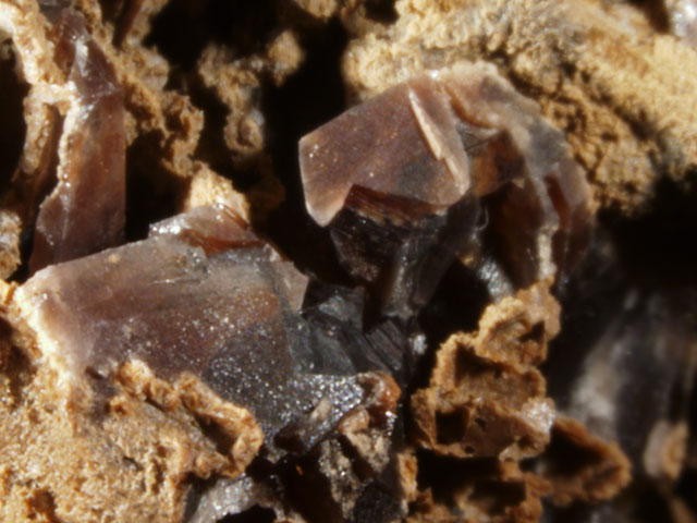 Tephroite, Caryopilite
